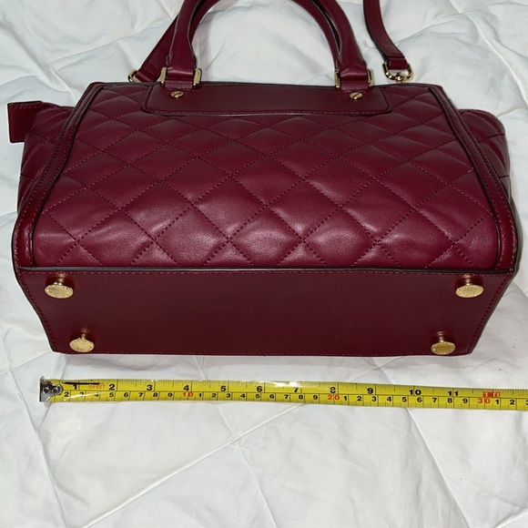 Like new  Michael Kors Selma bag for the fall beautiful quilted bag - Picture 12 of 16
